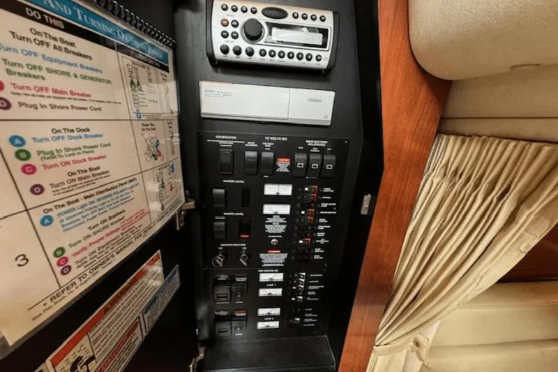 Slide: The Image of Sea Ray 340 Sundancer 2006 - 13