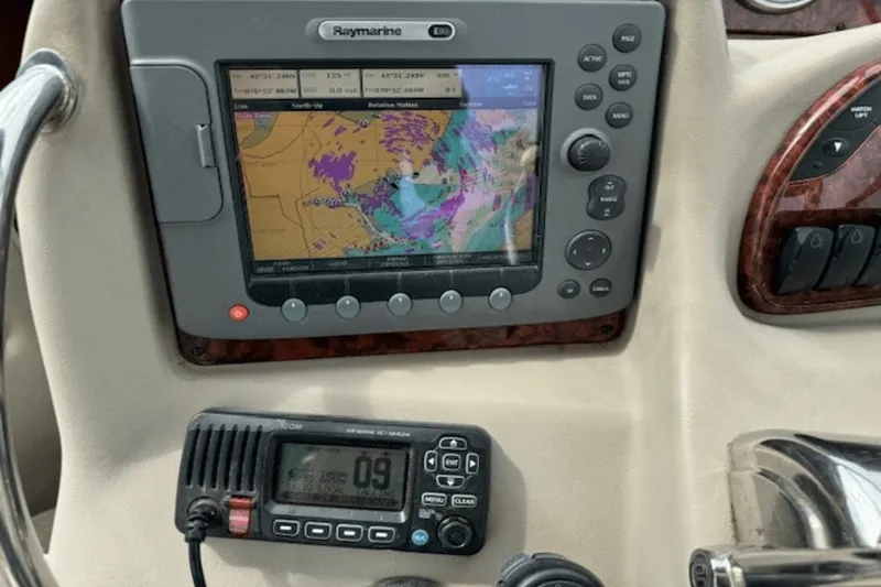 Slide: The Image of Sea Ray 340 Sundancer 2006 - 16