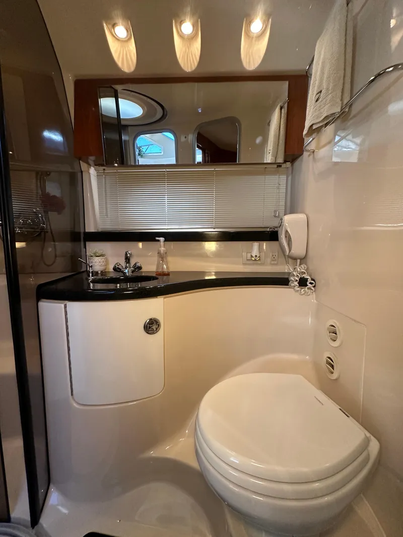 Slide: The Image of Luxurious bathroom in 2007 Regal 4080 Flybridge Sedan yacht. - 47