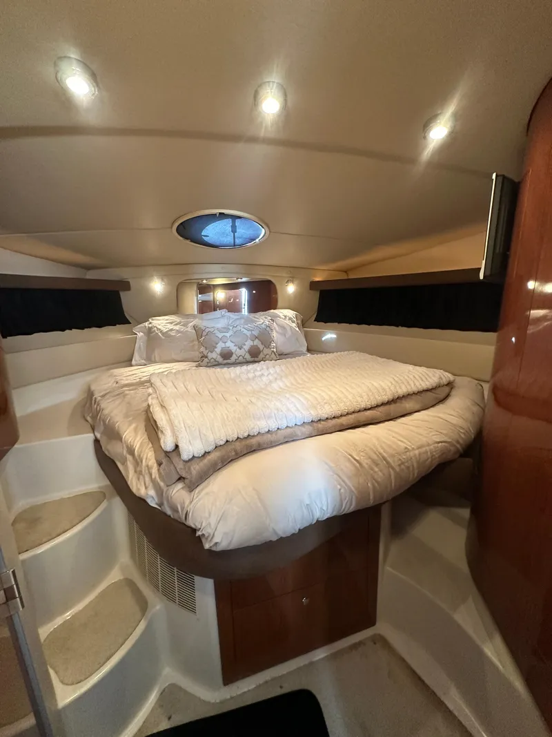 Slide: The Image of Regal 4080 Flybridge Sedan 2007 - 50