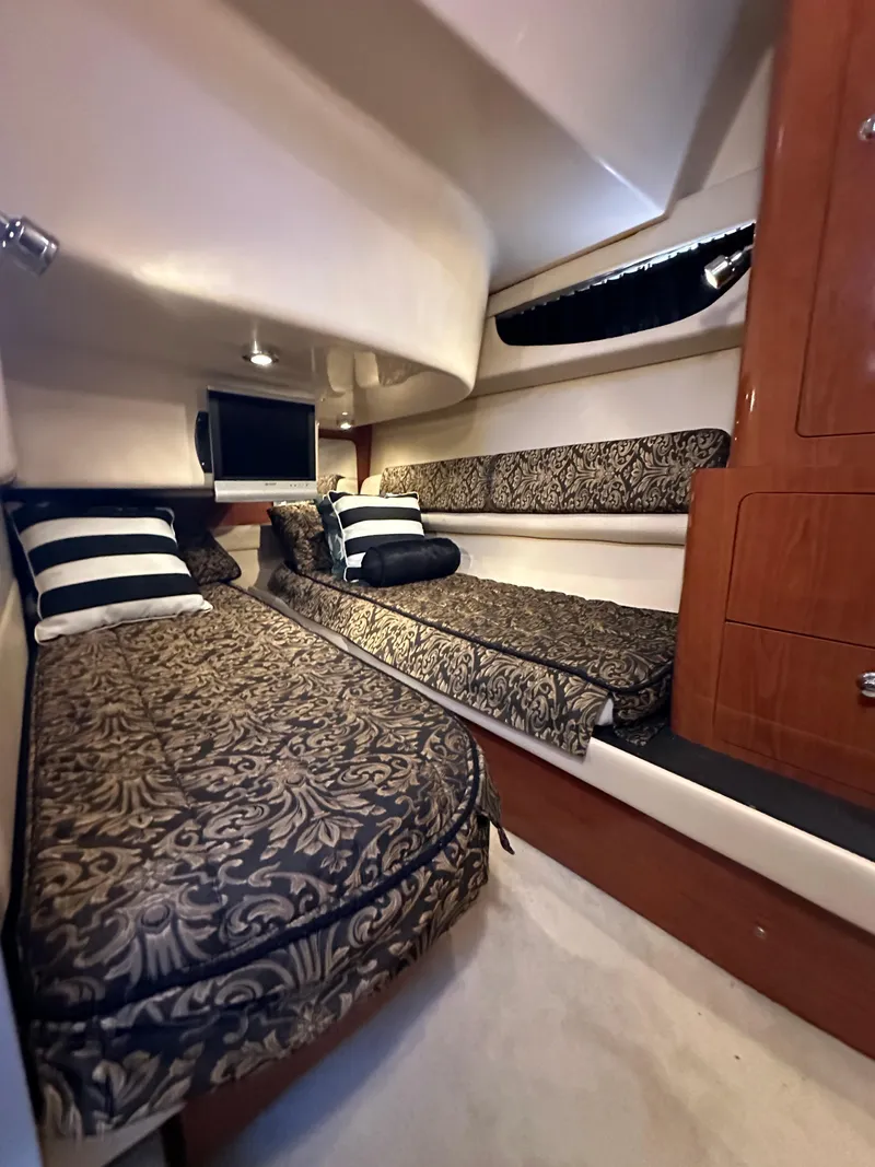 Slide: The Image of Luxurious 2007 Regal 4080 Flybridge Sedan interior with modern amenities and cozy seating. - 41