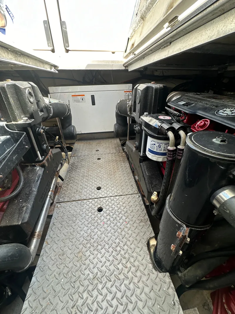 Slide: The Image of Interior of 2007 Regal 4080 Flybridge Sedan yacht. - 57