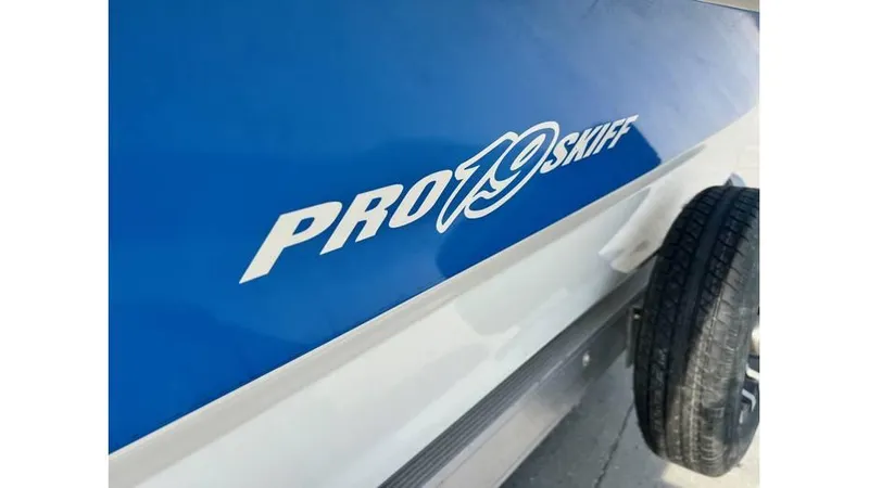 Slide: The Image of Mako Pro Skiff 19 CC 2019 - 2