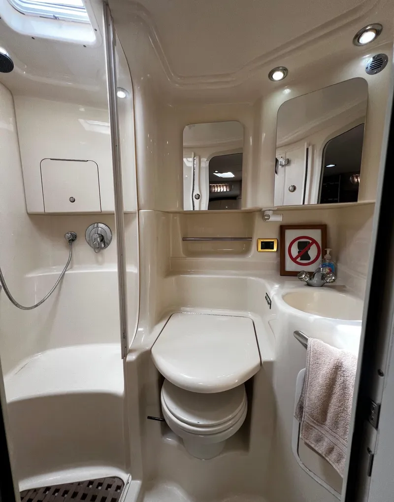 Slide: The Image of Sea Ray 380 Sundancer 2000 - 26