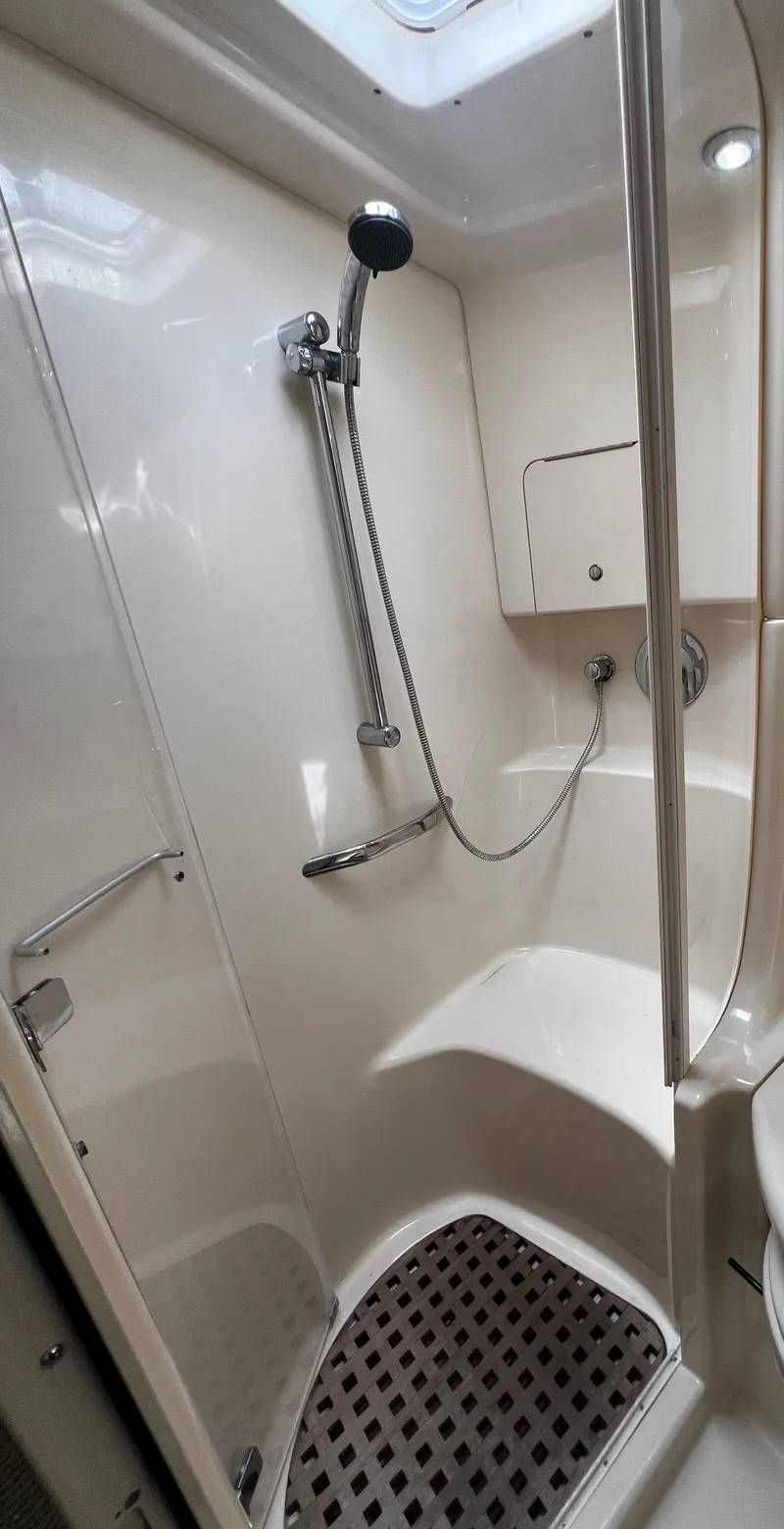 Slide: The Image of Sea Ray 380 Sundancer 2000 - 27