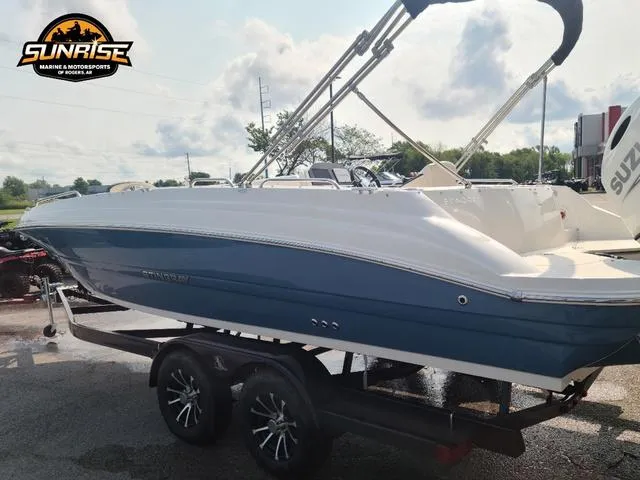 Slide: The Image of Stingray 212 SC 2023 - 13