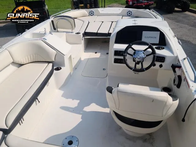 Slide: The Image of Stingray 212 SC 2023 - 18