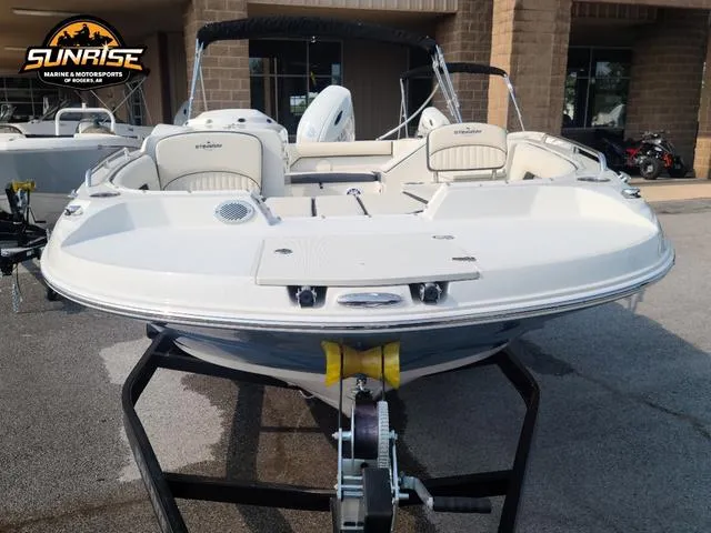 Slide: The Image of Stingray 212 SC 2023 - 2