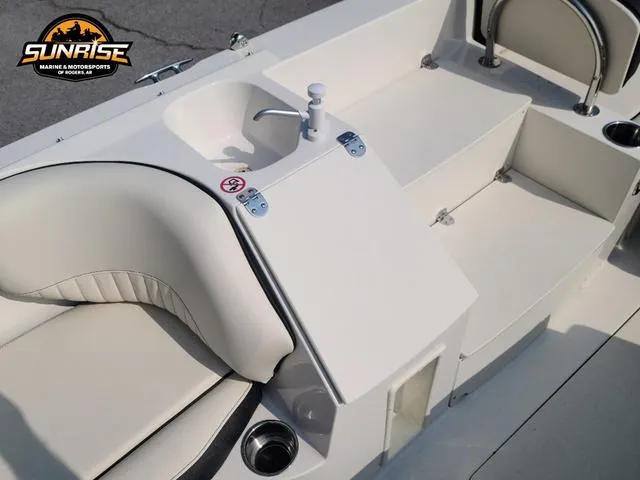 Slide: The Image of Stingray 212 SC 2023 - 3