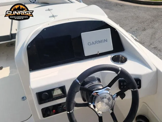 Slide: The Image of Stingray 212 SC 2023 - 7