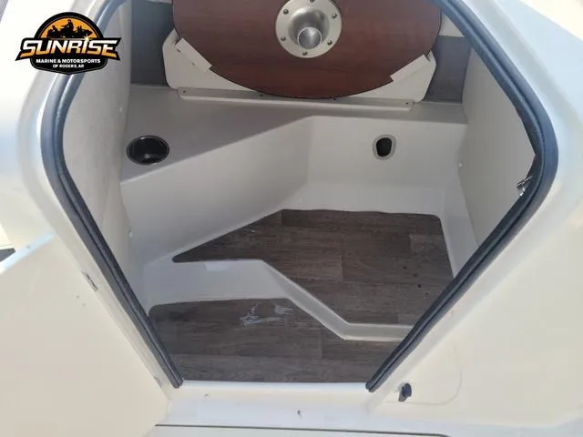 Slide: The Image of Stingray 212 SC 2023 - 8