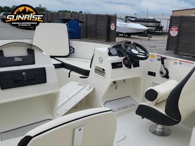 Slide: The Image of Stingray 172SC 2023 - 12