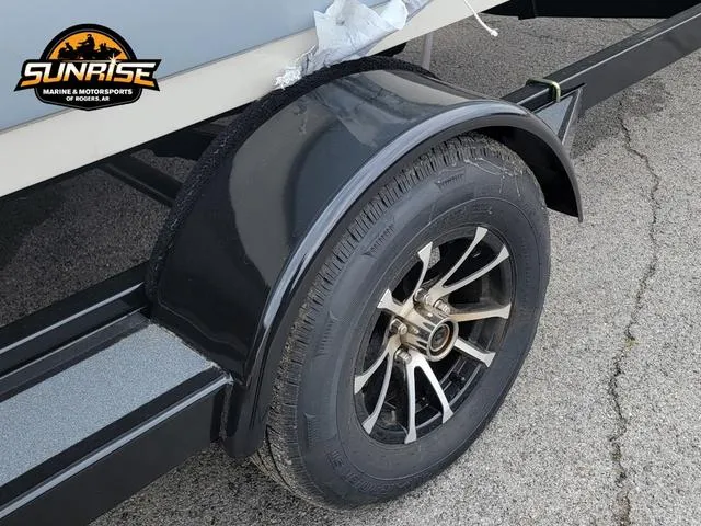 Slide: The Image of Stingray 172SC 2023 - 18