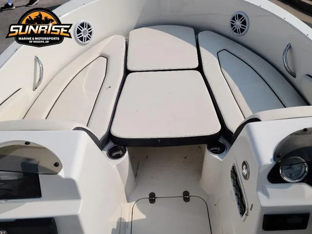 Slide: The Image of Stingray 172SC 2023 - 24