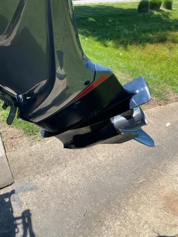 Slide: The Image of 2022 Viaggio Lago S L25S pontoon boat with motor, displayed at Sunrise Marine. - 3