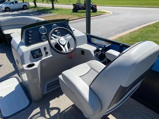 Slide: The Image of Viaggio Lago S L25S 2022 pontoon boat on trailer at Sunrise Marine & Motorsports. - 6