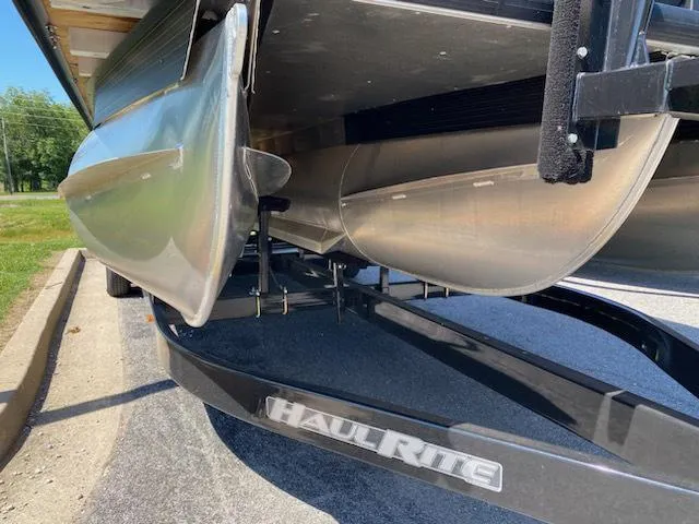 Slide: The Image of 2022 Viaggio Lago S L25S boat with spacious seating and modern design. - 8