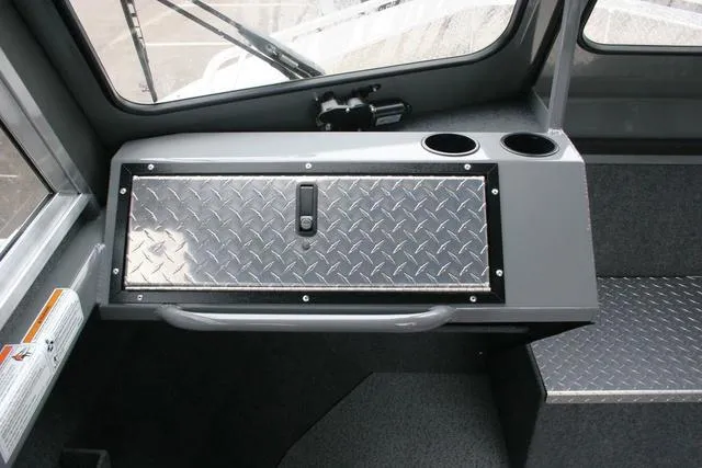 Slide: The Image of Thunder Jet Alexis OS 23' 2025 - 9