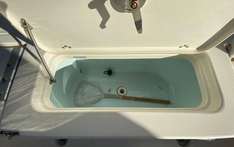 Slide: The Image of Open livewell with net inside, Key West 230 Bay Reef 2017 boat. - 34