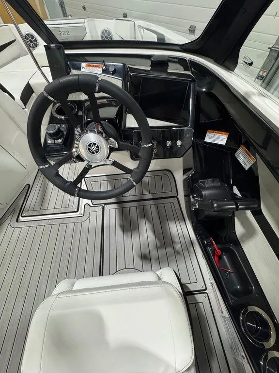 Slide: The Image of Yamaha 222S 2025 - 3