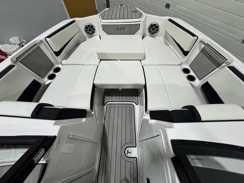 Slide: The Image of Yamaha 222S 2025 - 5