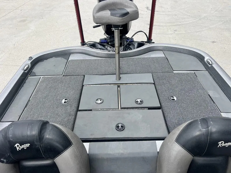 Slide: The Image of 2009 Ranger 208 VX boat deck with storage compartments and seating. - 11