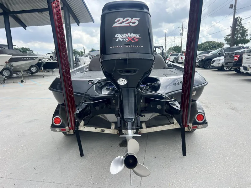 Slide: The Image of 2009 Ranger 208 VX boat with OptiMax Pro XS engine, parked outdoors. - 17