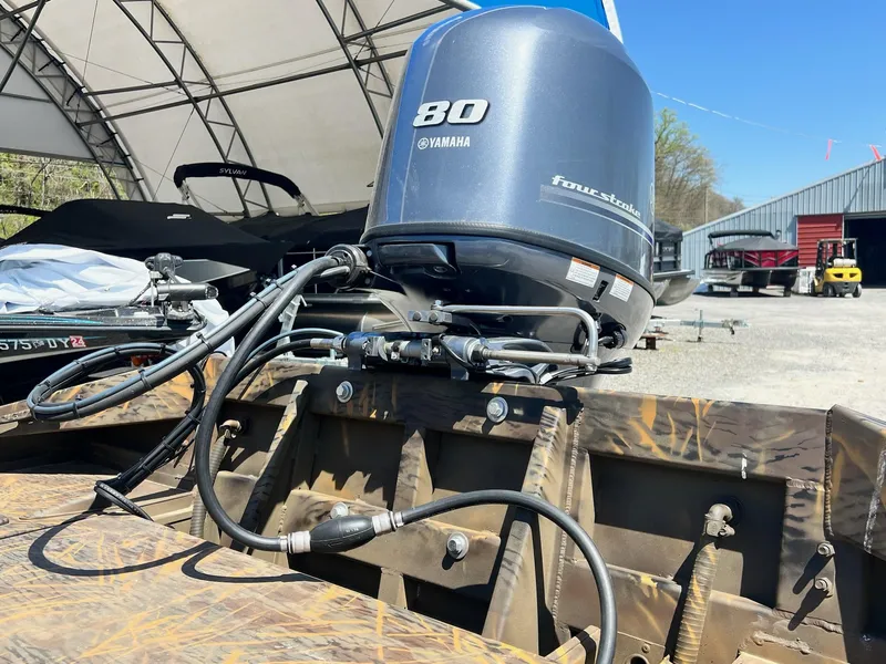 Slide: The Image of 2025 G3 Gator Tough 18 CCJ boat with Yamaha 80 horsepower outboard motor. - 6