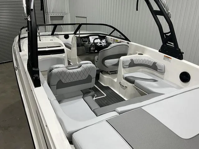Slide: The Image of Bayliner VR6 Bowrider 2025 - 13