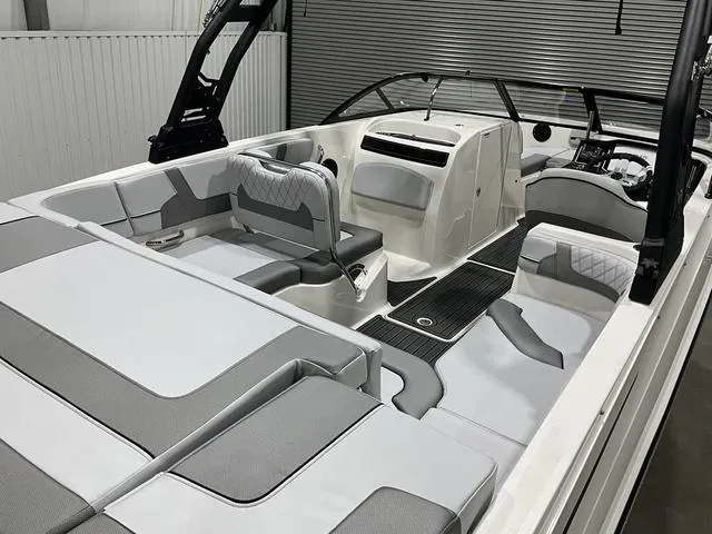 Slide: The Image of Bayliner VR6 Bowrider 2025 - 14