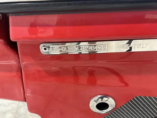 Slide: The Image of Bayliner VR6 Bowrider 2025 - 15