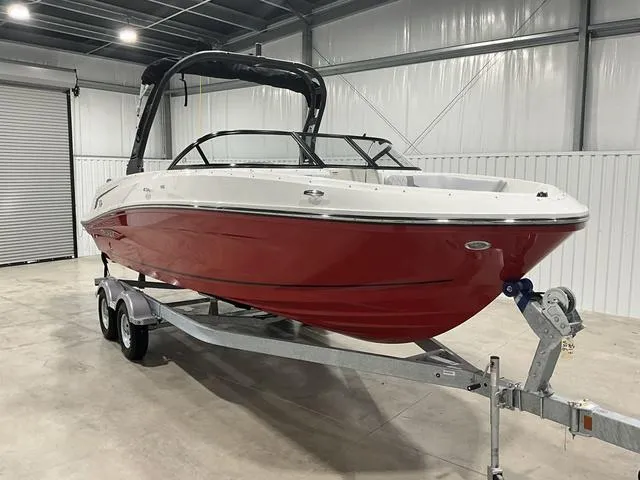 Slide: The Image of Bayliner VR6 Bowrider 2025 - 5