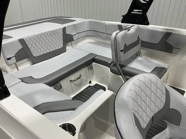 Slide: The Image of Bayliner VR6 Bowrider 2025 - 9