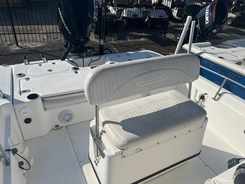 Slide: The Image of Boston Whaler 220 Dauntless 2006 - 11