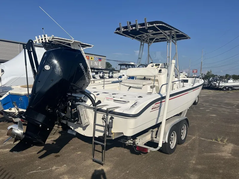 Slide: The Image of Boston Whaler 220 Dauntless 2006 - 4