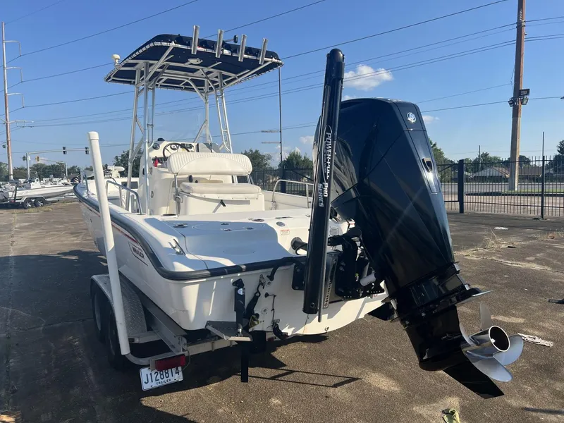 Slide: The Image of Boston Whaler 220 Dauntless 2006 - 5