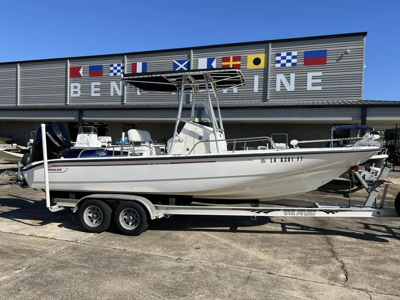 Slide: The Image of Boston Whaler 220 Dauntless 2006 - 6
