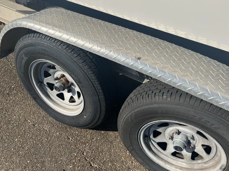 Slide: The Image of Boston Whaler 220 Dauntless 2006 - 8