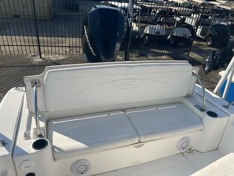 Slide: The Image of Boston Whaler 220 Dauntless 2006 - 9