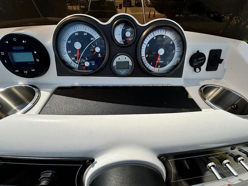 Slide: The Image of Bayliner Element XR7 2020 - 12