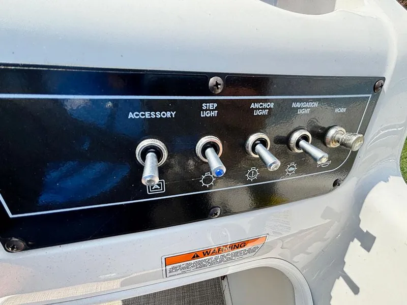 Slide: The Image of Bayliner Element XR7 2020 - 13