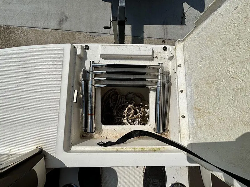 Slide: The Image of Bayliner Element XR7 2020 - 20