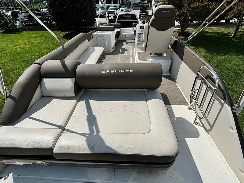 Slide: The Image of Bayliner Element XR7 2020 - 7