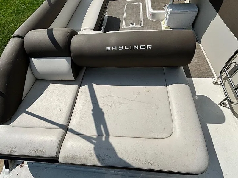 Slide: The Image of Bayliner Element XR7 2020 - 8