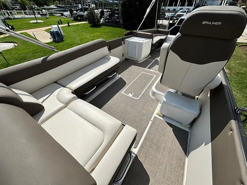 Slide: The Image of Bayliner Element XR7 2020 - 9