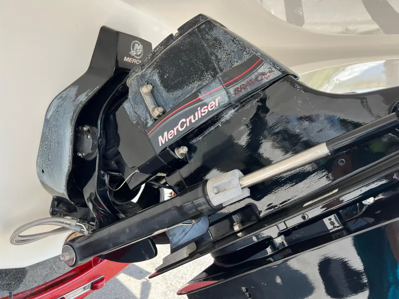 Slide: The Image of 2009 Rinker 246 Captiva Bowrider with MerCruiser Bravo One outdrive. - 13