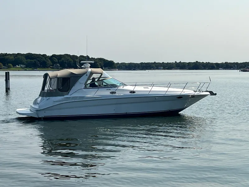 The Image of 1998 Sea Ray 400 Sundancer yacht on calm water, side view. - 0