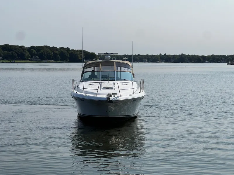 Slide: The Image of 1998 Sea Ray 400 Sundancer yacht on calm water, front view. - 4