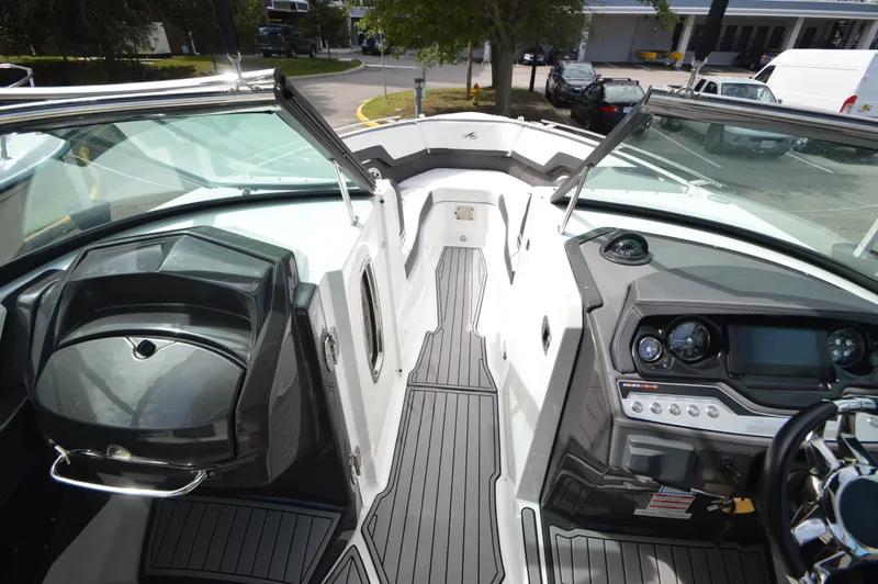 Slide: The Image of Monterey 275SS 2020 - 10