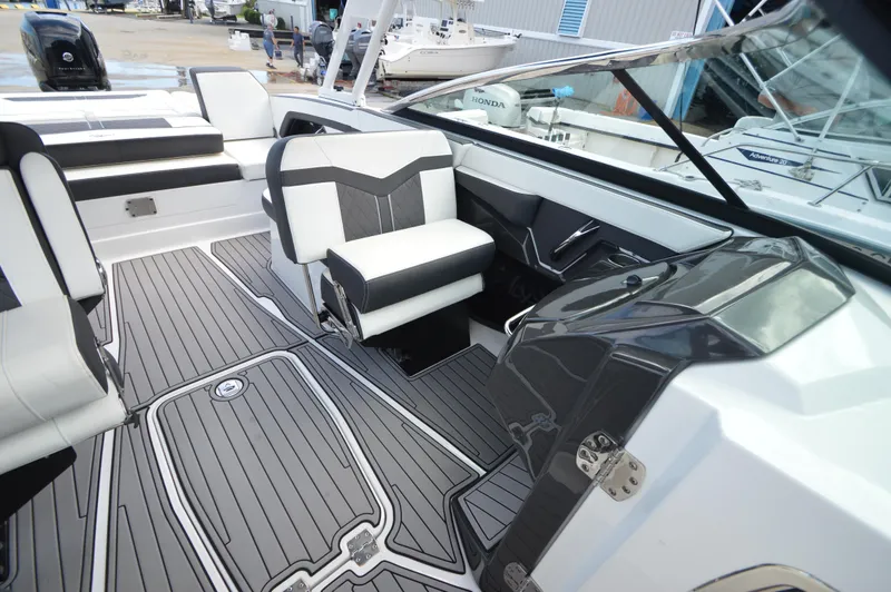 Slide: The Image of Monterey 275SS 2020 - 17